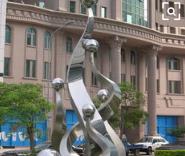 北京不銹鋼雕塑從街頭走進(jìn)室內(nèi)