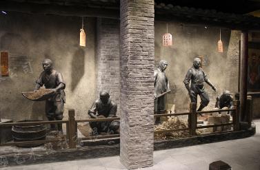 不銹鋼雕塑和玻璃鋼雕塑在展館場景復(fù)原中的應(yīng)用